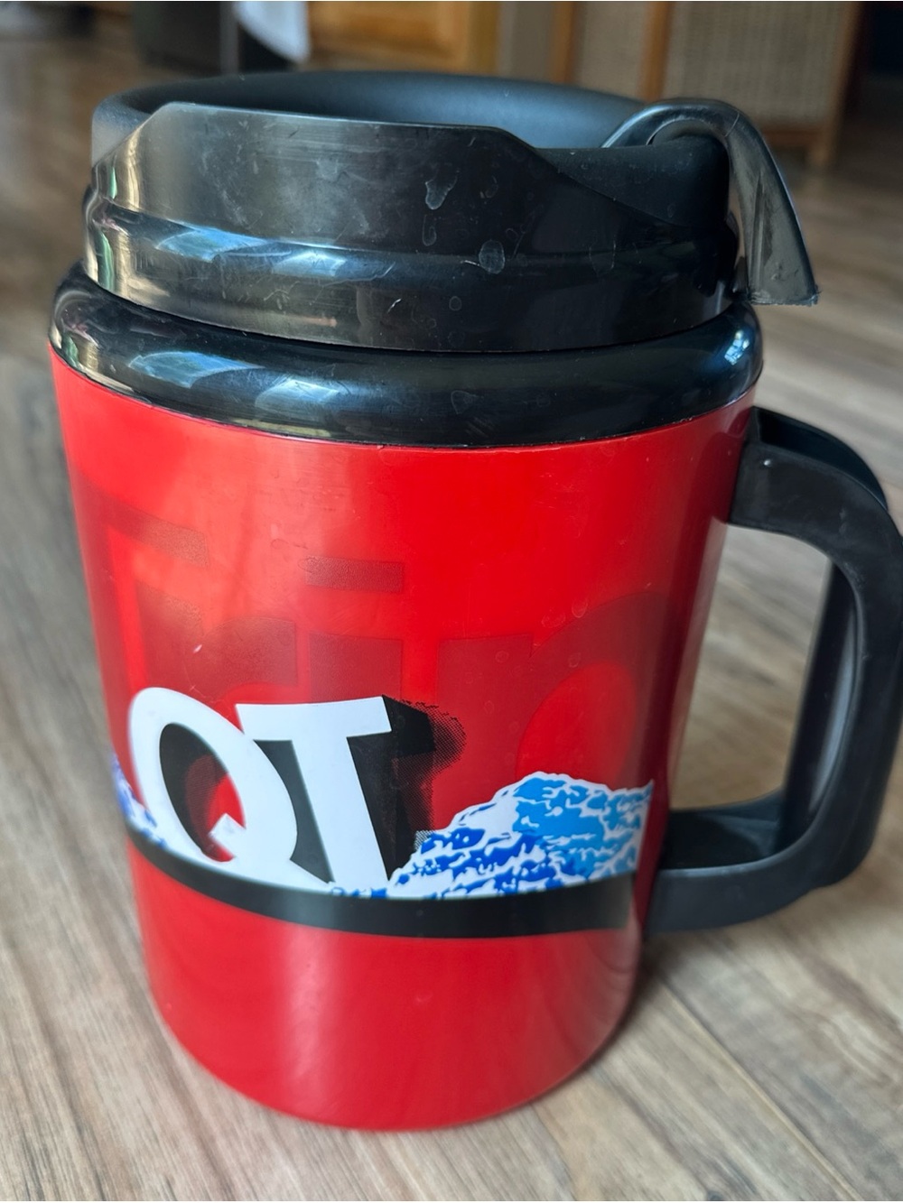 QUIK TRIP Insulated QT  52 Oz TRAVEL MUG Red Blue Mountains Snow Rare HTF design